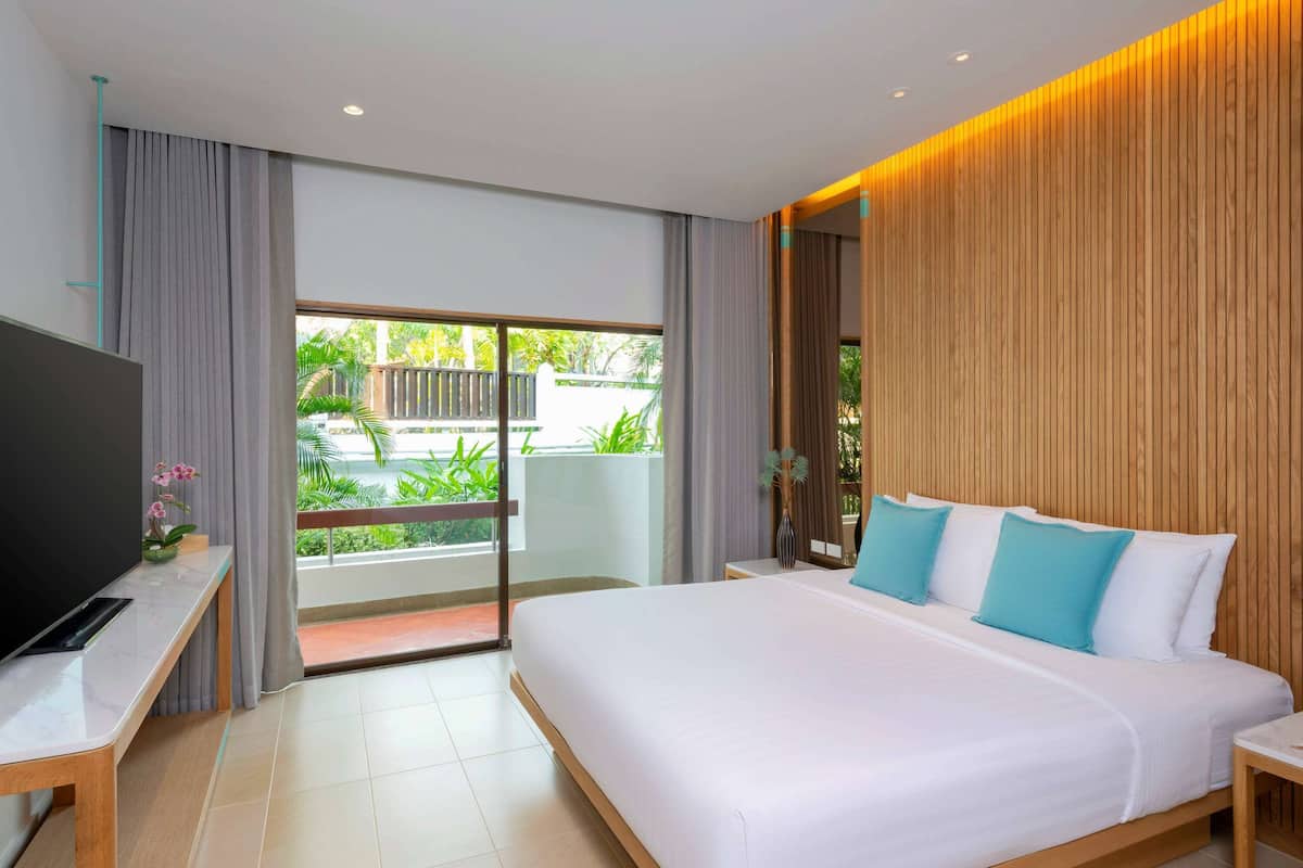 Suite « Premier », 1 lit double et 1 canapé-lit, vue mer (Living room) | Minibar, coffres-forts dans les chambres, bureau