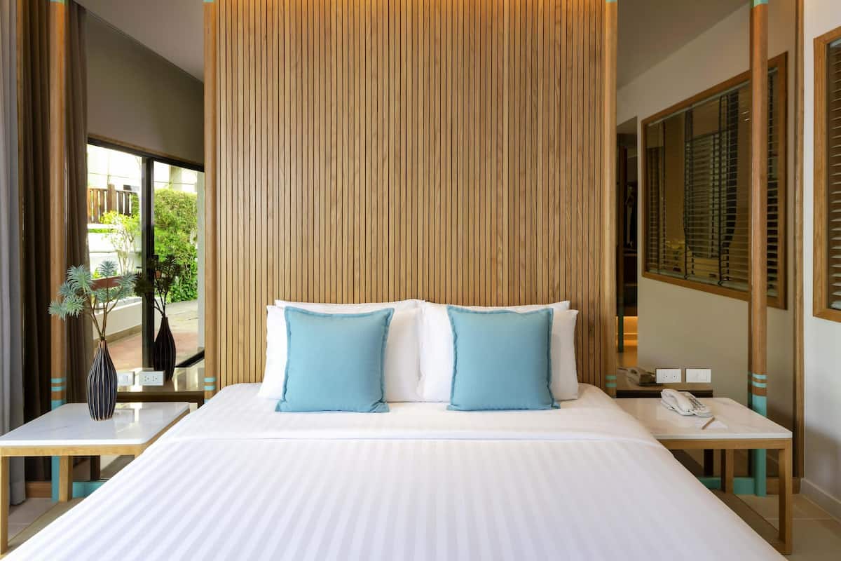 Phòng Suite Premier, 1 giường đôi và sofa giường, quang cảnh biển (Living room) | Minibar, két bảo mật tại phòng, bàn, bàn ủi/dụng cụ ủi quần áo