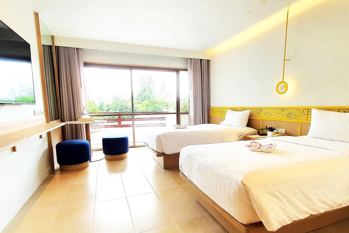 Deluxe Room, 2 Twin Beds, Garden View | Minibar, in-room safe, desk, iron/ironing board