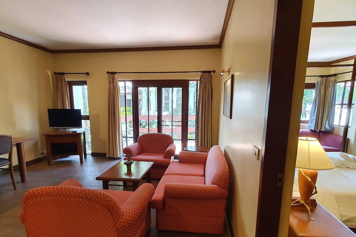 Villa, 1 King Bed | Minibar, in-room safe, desk, iron/ironing board