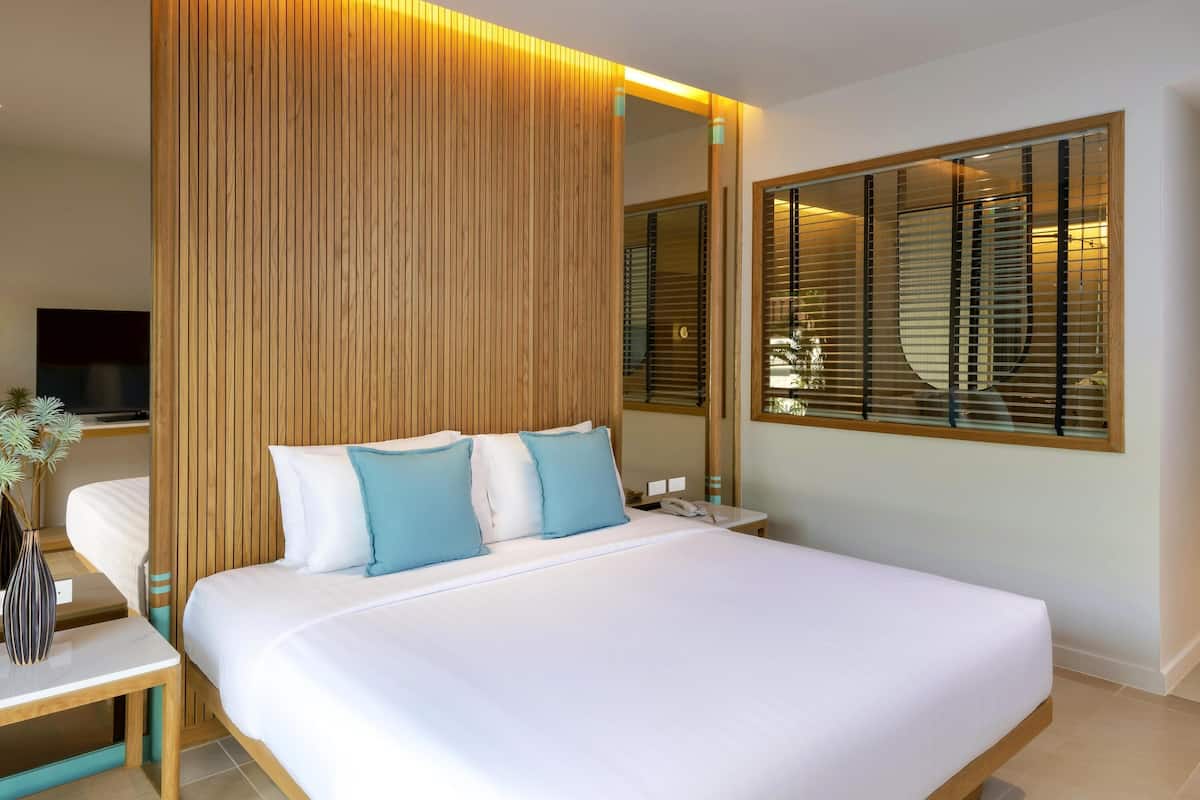 Suite « Premier », 1 lit double et 1 canapé-lit, vue mer (Living room) | Minibar, coffres-forts dans les chambres, bureau