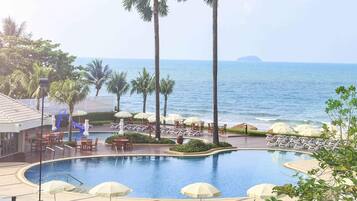 2 restaurants, lunch, dinner served; international cuisine