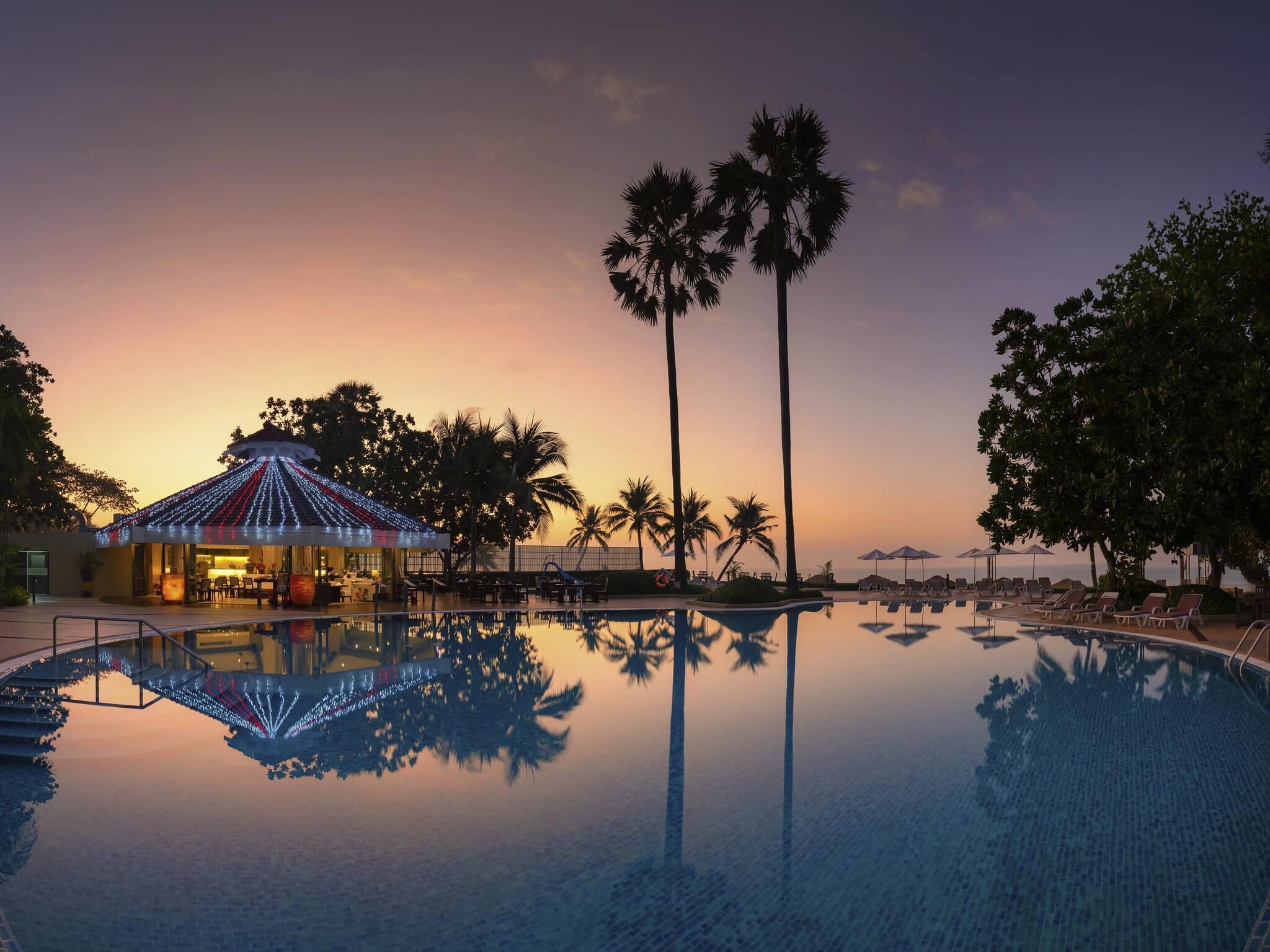3 outdoor pools