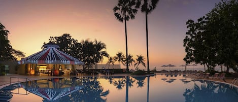 3 outdoor pools