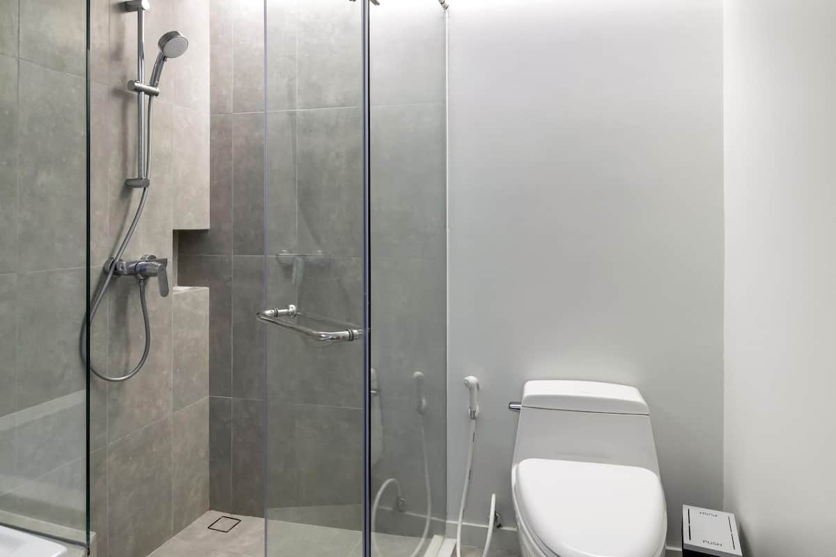 Minibar, Zimmersafe, Schreibtisch, Bügeleisen/Bügelbrett