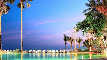 3 kolam renang outdoor