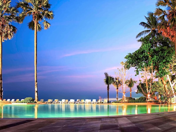 Outdoor pool, sun loungers