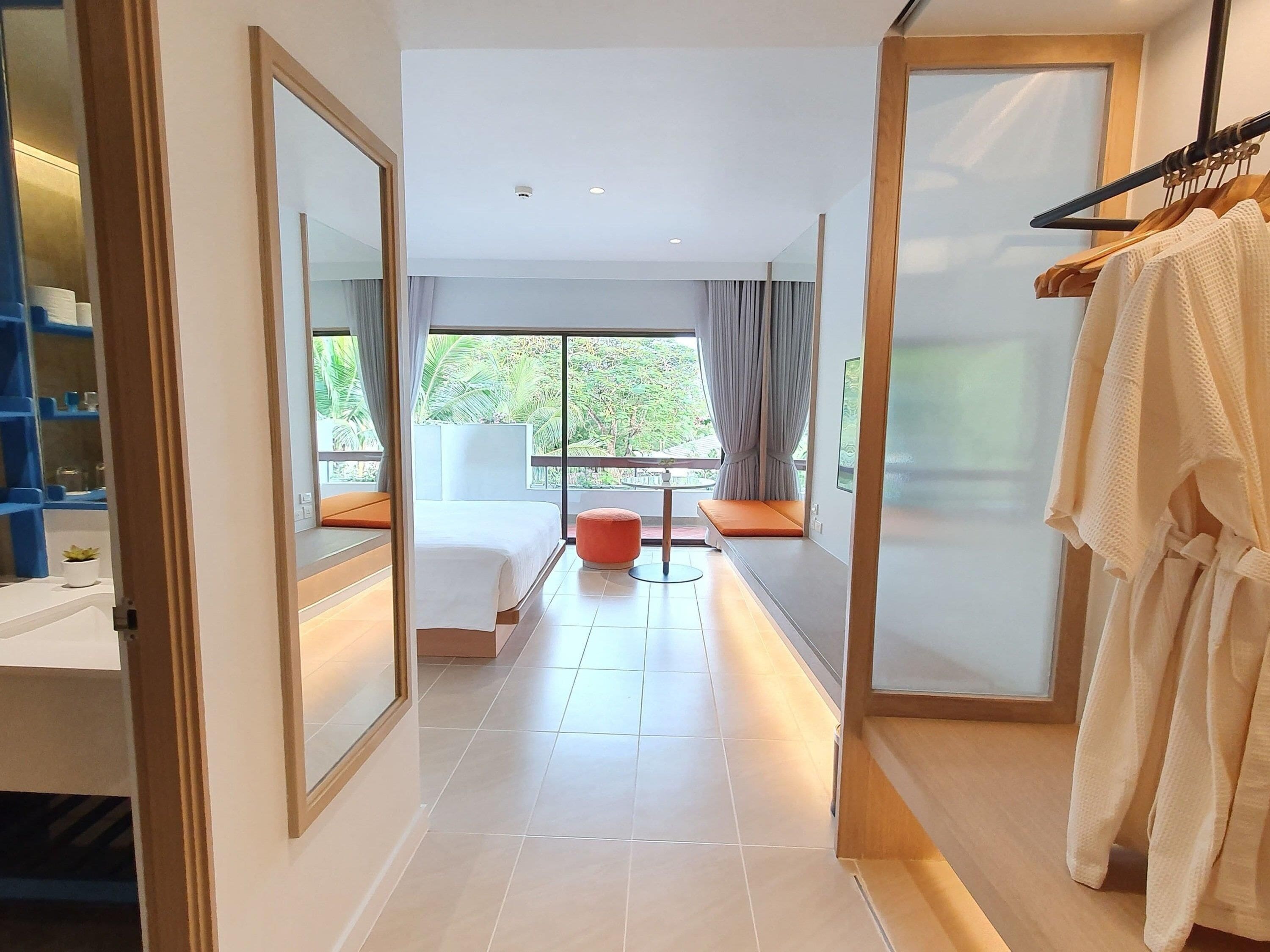 Quarto premier, 2 camas de solteiro, vista para o jardim | Frigobar, cofres nos quartos, escrivaninha