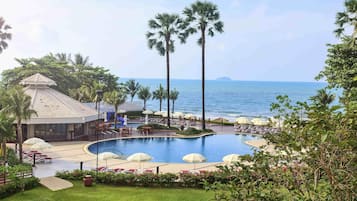 3 outdoor pools