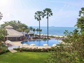 3 outdoor pools