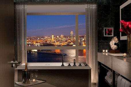 Millennium Hilton New York One UN Plaza - Image 41