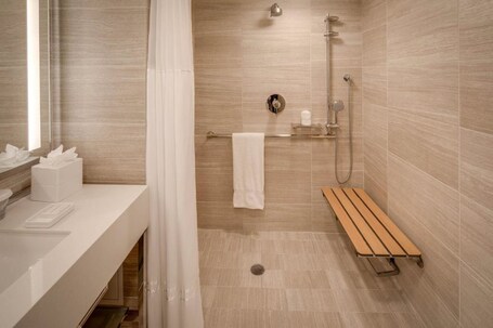 Millennium Hilton New York One UN Plaza - Image 94
