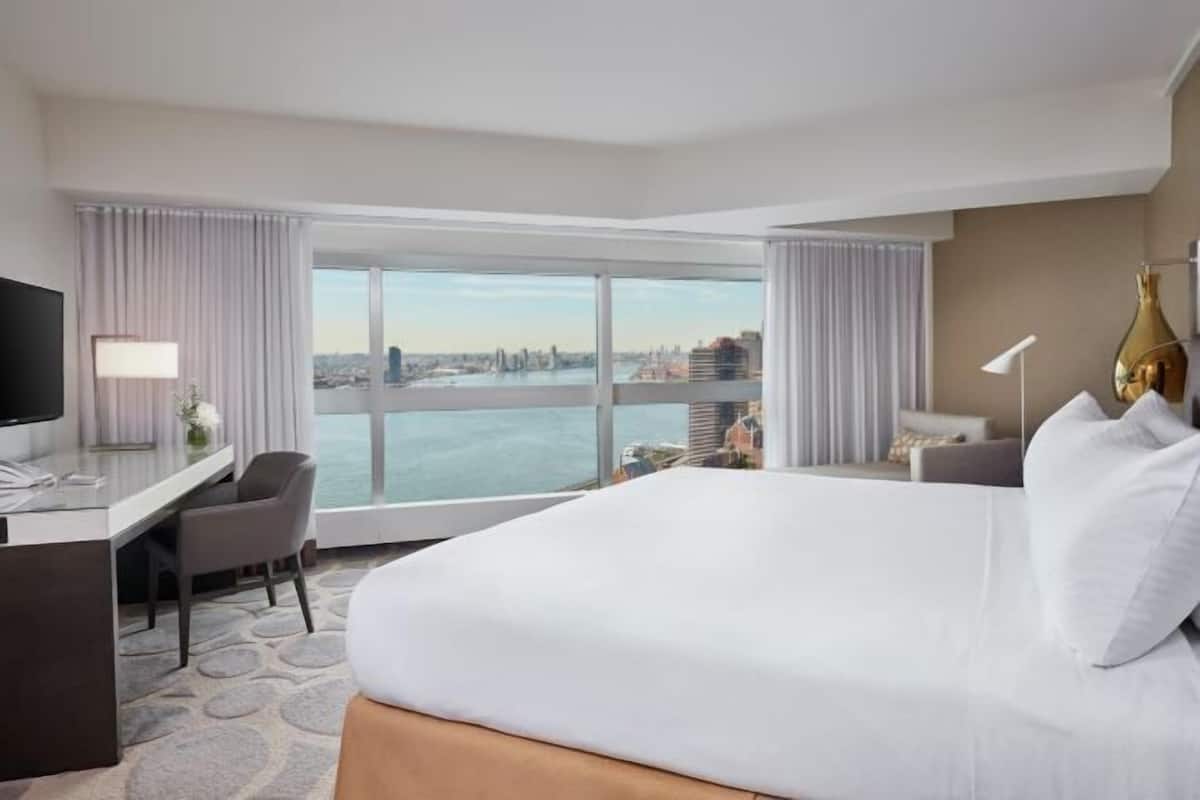 Hypo-allergenic bedding, down comforters, in-room safe