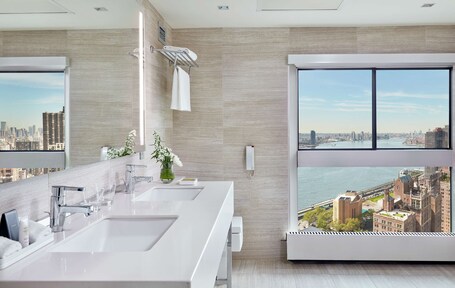 Millennium Hilton New York One UN Plaza - Image 1