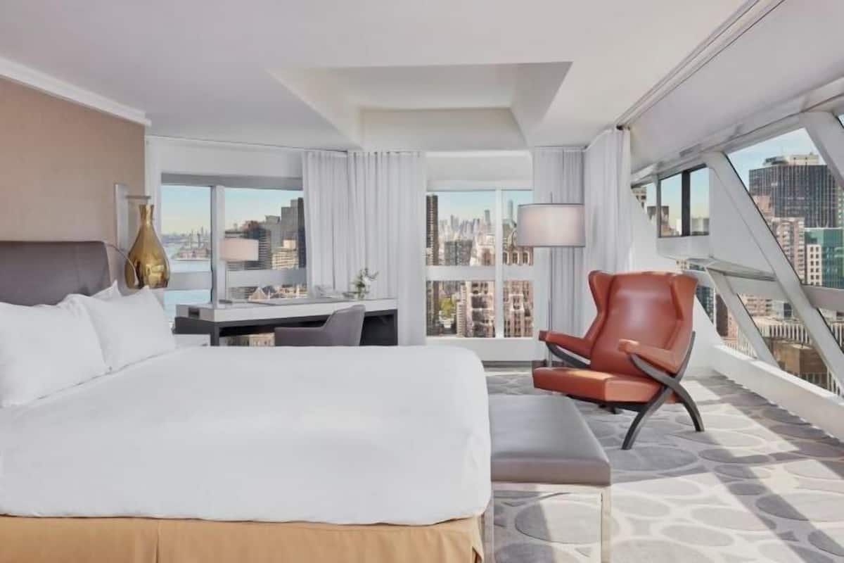 Hypo-allergenic bedding, down comforters, in-room safe