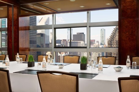 Millennium Hilton New York One UN Plaza - Image 16