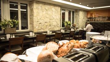 Free daily buffet breakfast