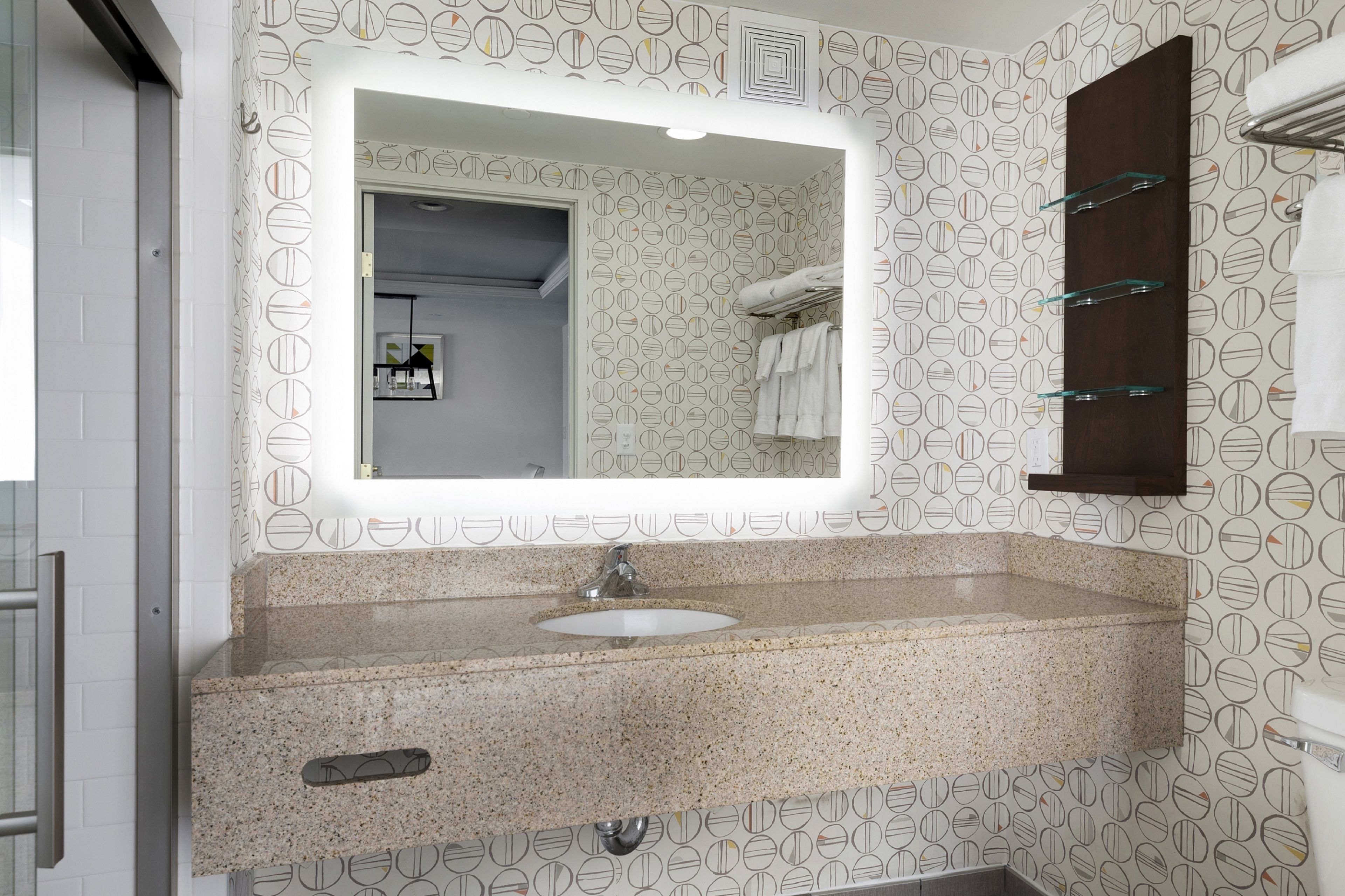 suite, 1 bedroom | bathroom | combined shower/bathtub, eco-friendly toiletries, hair dryer, towels