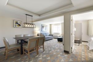 1 habitación, ropa de cama de alta calidad y escritorio