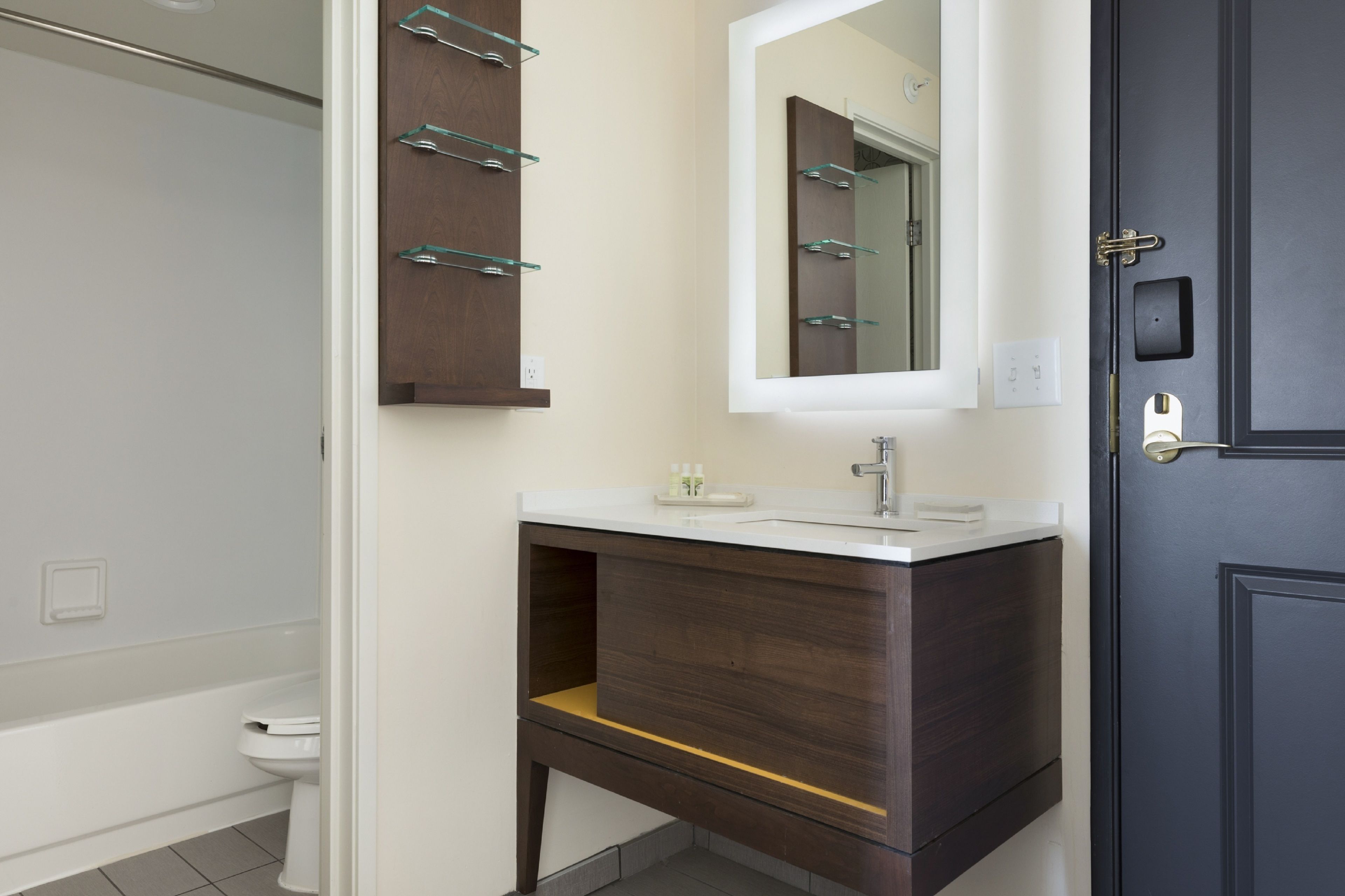 Combined shower/tub, eco-friendly toiletries, hair dryer, towels