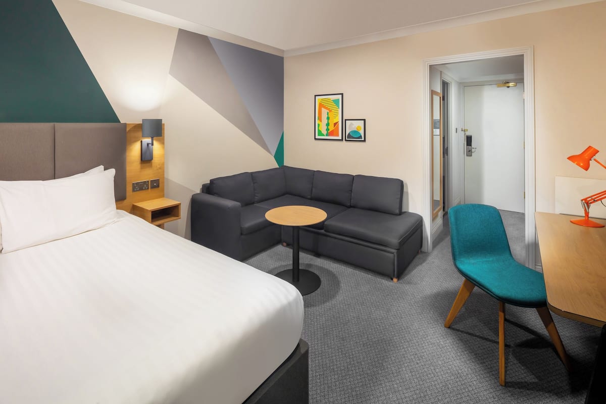 1 makuuhuone, työpöytä, kannettavalle tietokoneelle sopiva työtila