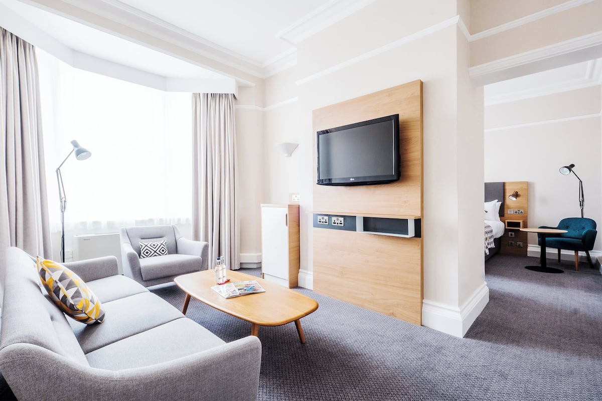 1 bedroom, desk, laptop workspace, blackout drapes