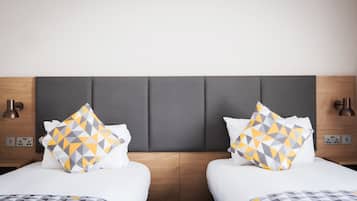 1 habitación, escritorio y espacio para trabajar con laptop