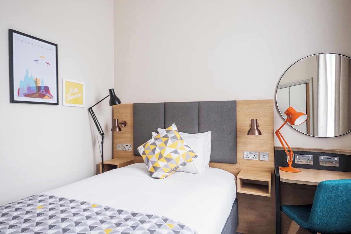 Standard Room, 1 Twin Bed | Desk, laptop workspace, blackout drapes, soundproofing