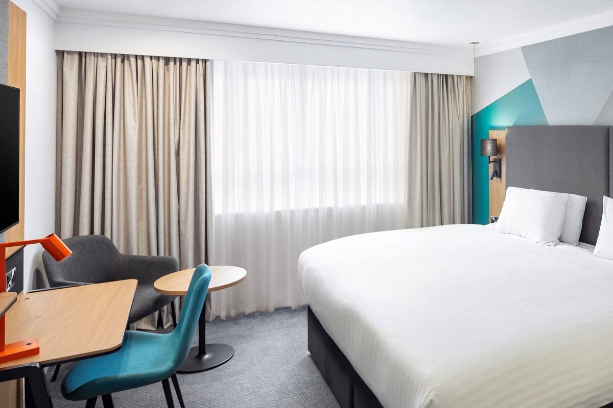 1 bedroom, desk, laptop workspace, blackout curtains