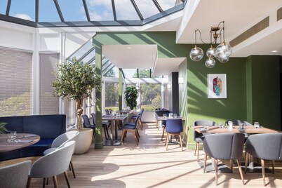 Holiday Inn Farnborough by IHG