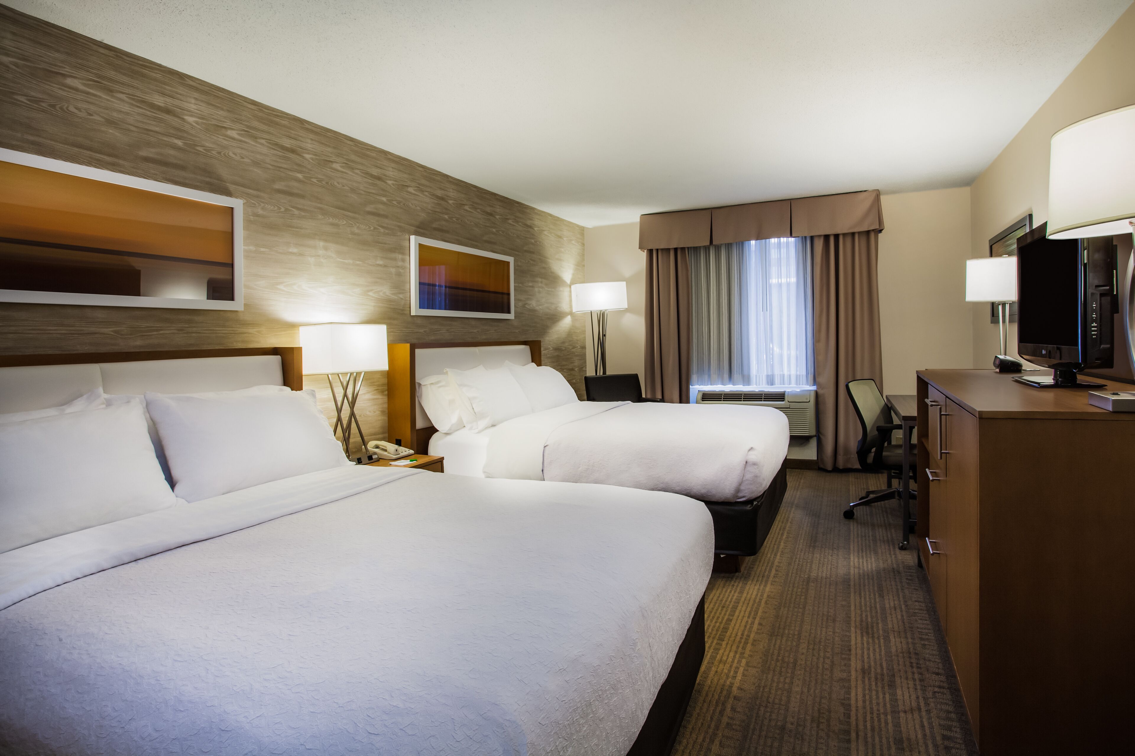 1 bedroom, premium bedding, pillow-top beds, minibar