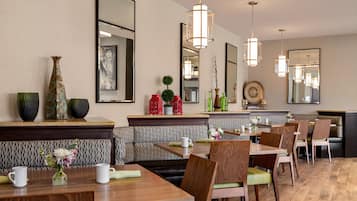 Desayuno buffet todos los días (con cargo)