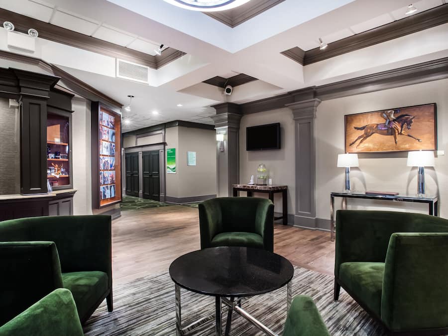 Área de estar no saguão