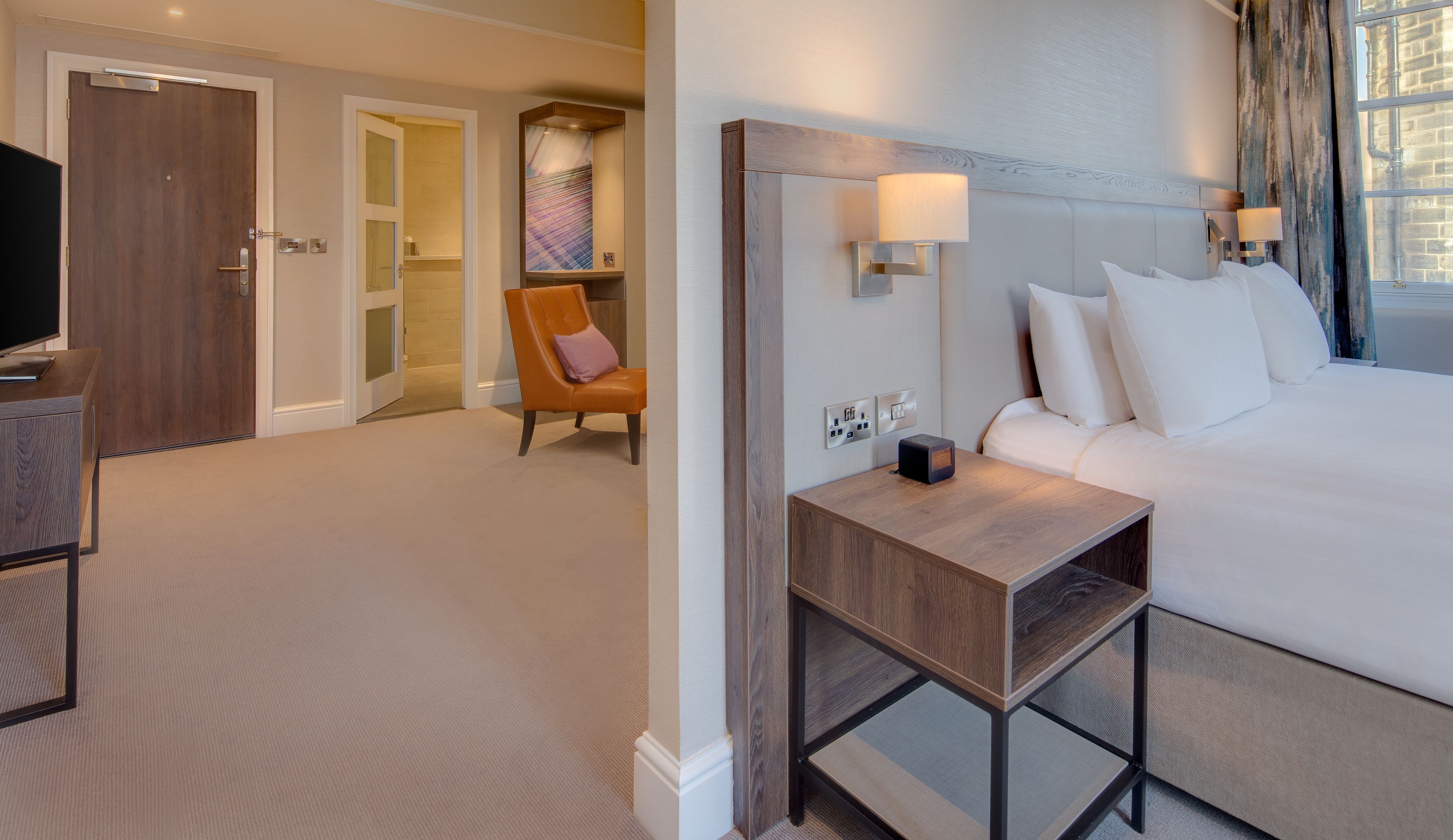 egyptian cotton sheets, premium bedding, in-room safe, desk