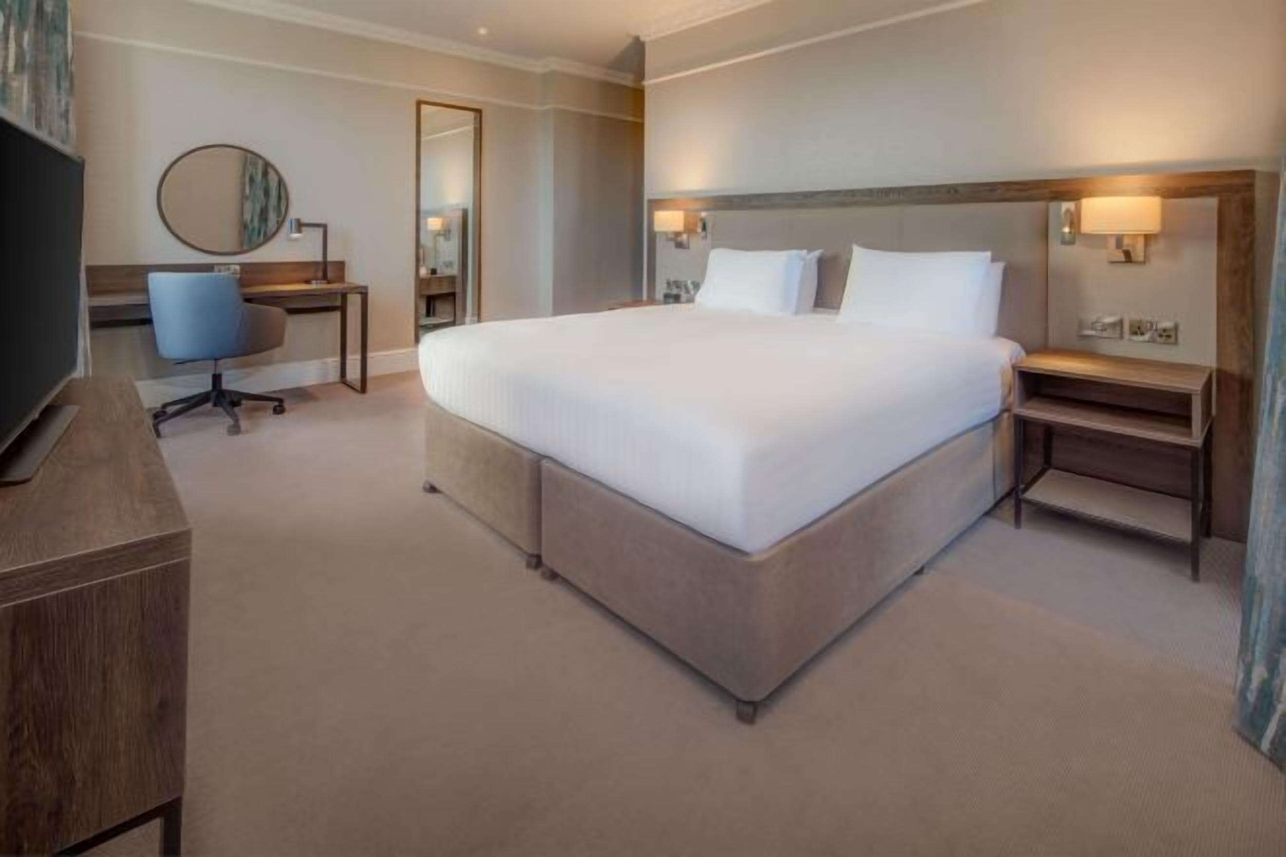 Egyptian cotton sheets, premium bedding, in-room safe, desk