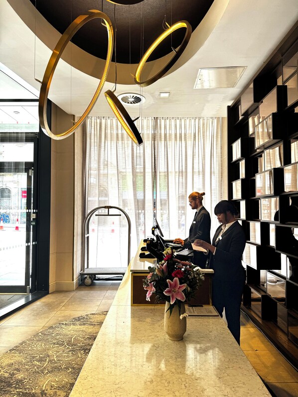 Reception - Hilton Edinburgh Carlton (Edinburgh)