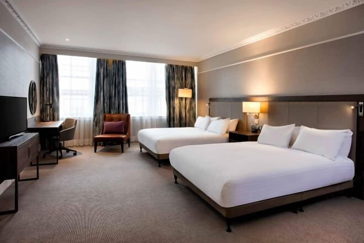 Egyptian cotton sheets, premium bedding, in-room safe, desk