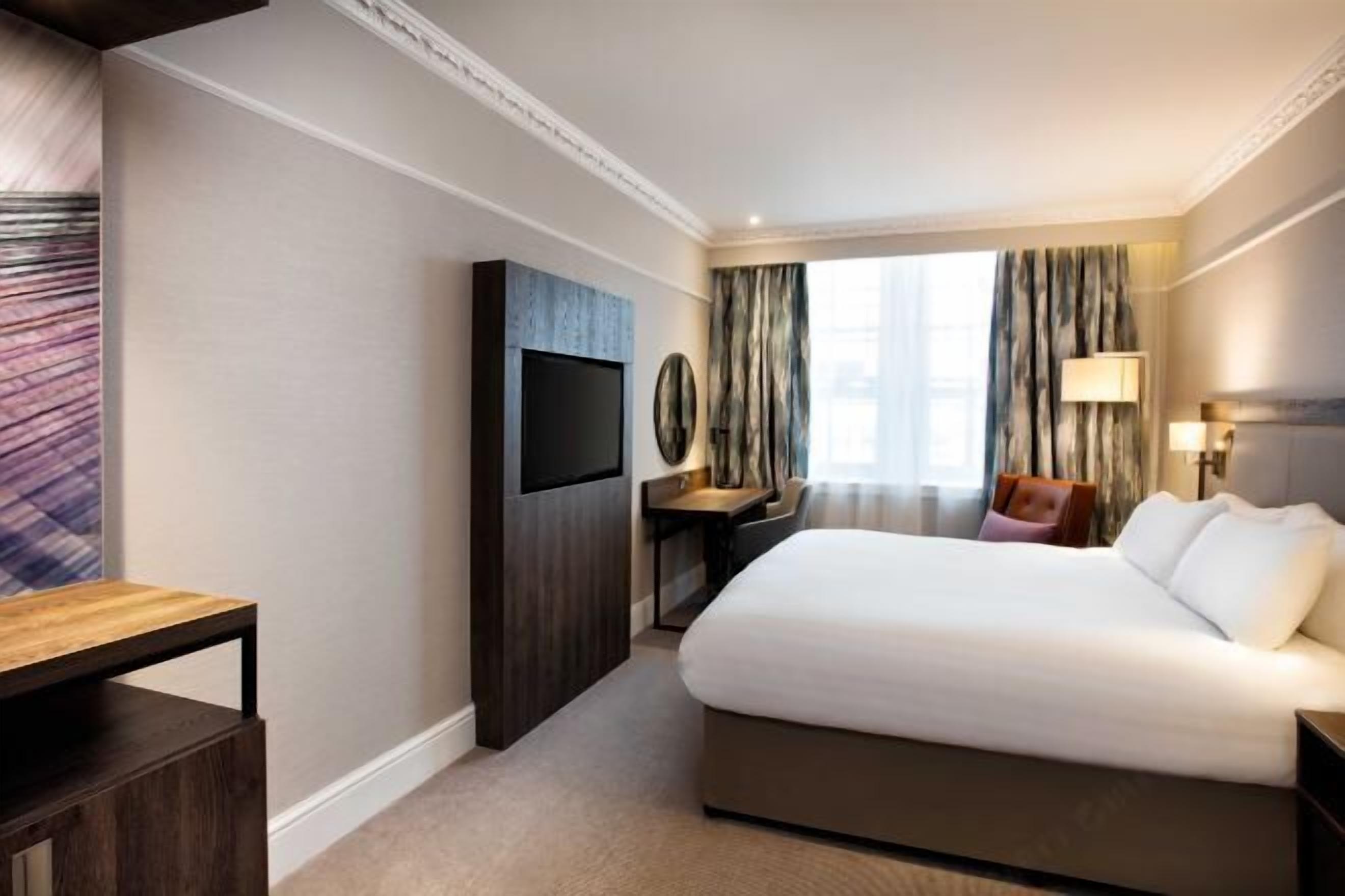 Egyptian cotton sheets, premium bedding, in-room safe, desk