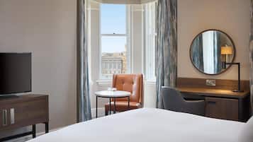 Egyptian cotton sheets, premium bedding, in-room safe, desk
