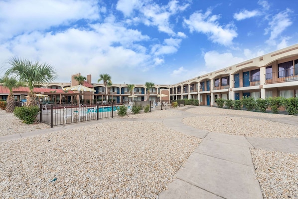 Exterior - Days Inn by Wyndham San Antonio Splashtown/ATT Center (San Antonio)