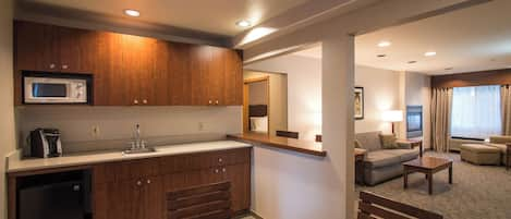 Suite, 1 Bedroom | Premium bedding, down comforters, pillowtop beds, in-room safe