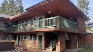 A two-story building with a balcony, a staircase leading to the entrance, and a clear sky. - HiMark (South Lake Tahoe)