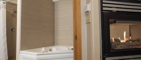 Signature-Suite, Nichtraucher (Roll-in Shower) | Badezimmer | Handtücher