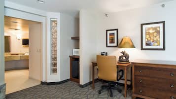 Signature Room, 1 Katil Raja (King), Jetted Tub | Peralatan tempat tidur premium, gebar bulu kapas, tilam berlapik