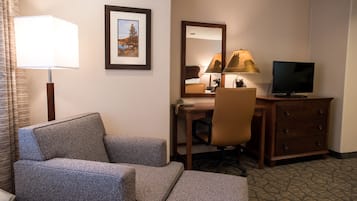 Standard Room, 1 King Bed, Jetted Tub | Premium bedding, down comforters, pillowtop beds, in-room safe