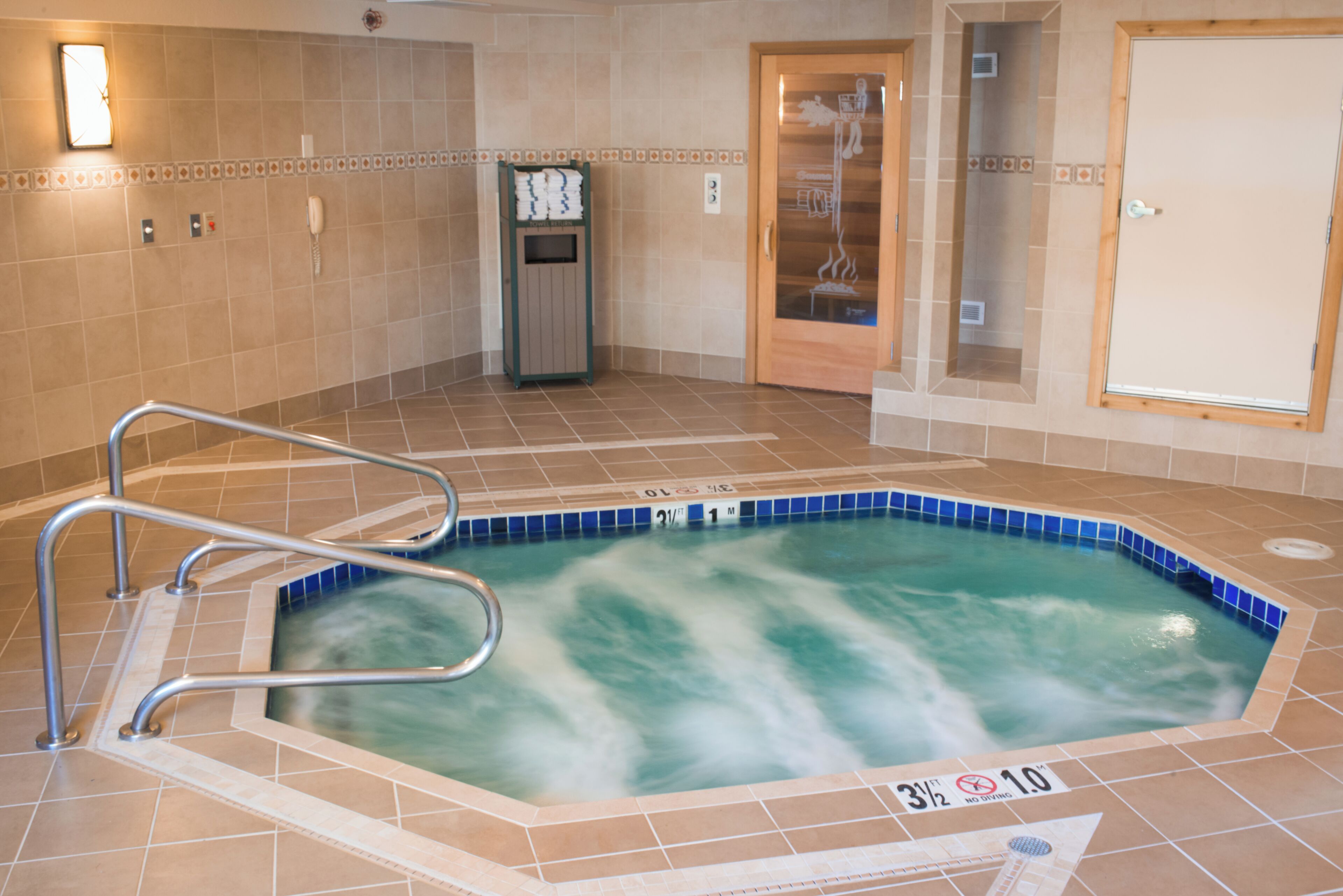Indoor spa tub