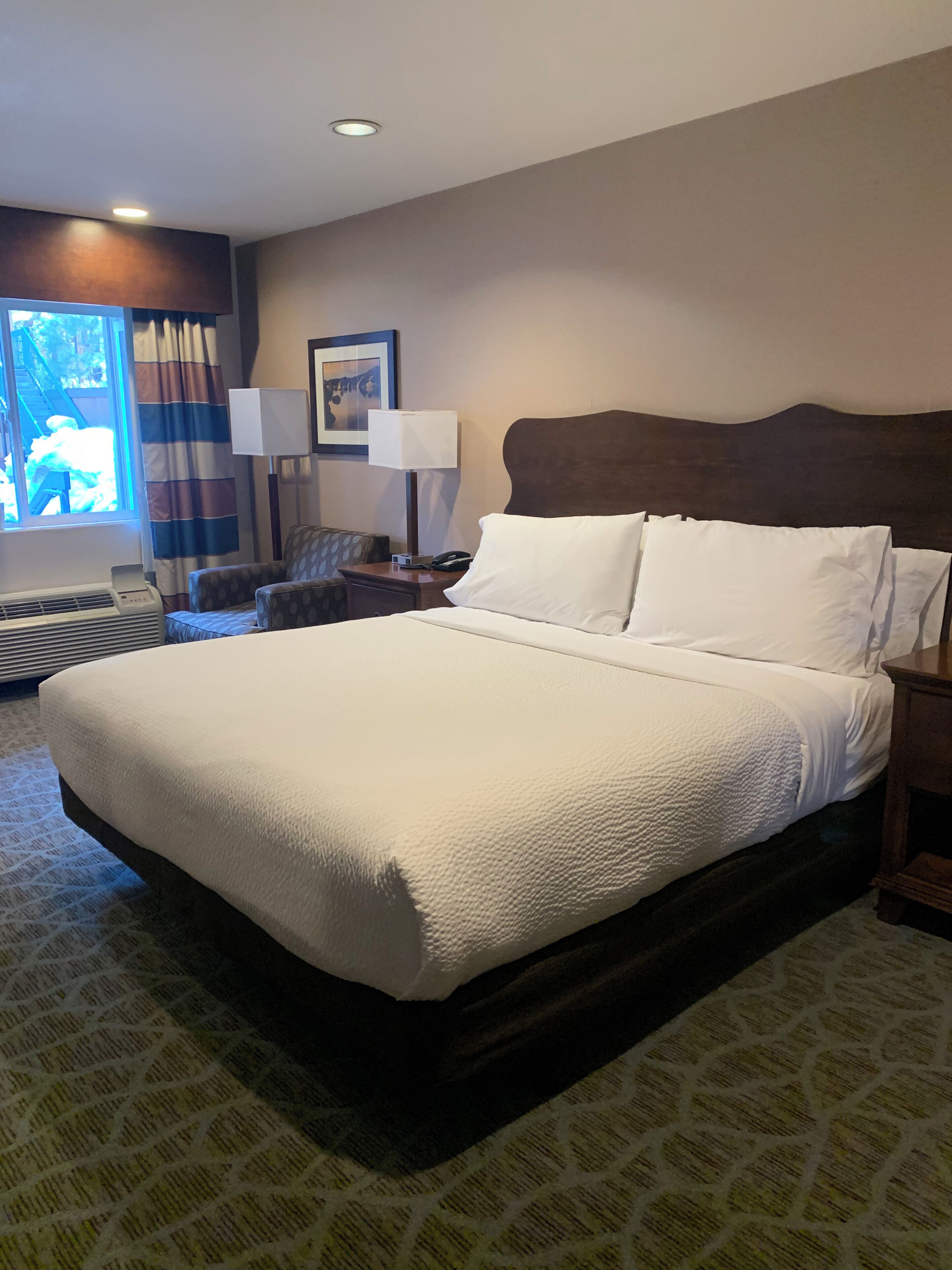 Standardzimmer, 1 King-Bett, Badewanne (Hearing, Mobility) | Hochwertige Bettwaren, Daunenbettdecken, Pillowtop-Betten, Zimmersafe