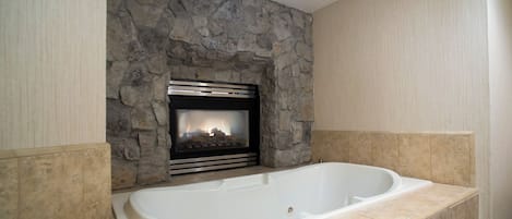 Signature Room, 1 King Bed, Jetted Tub | Bathroom