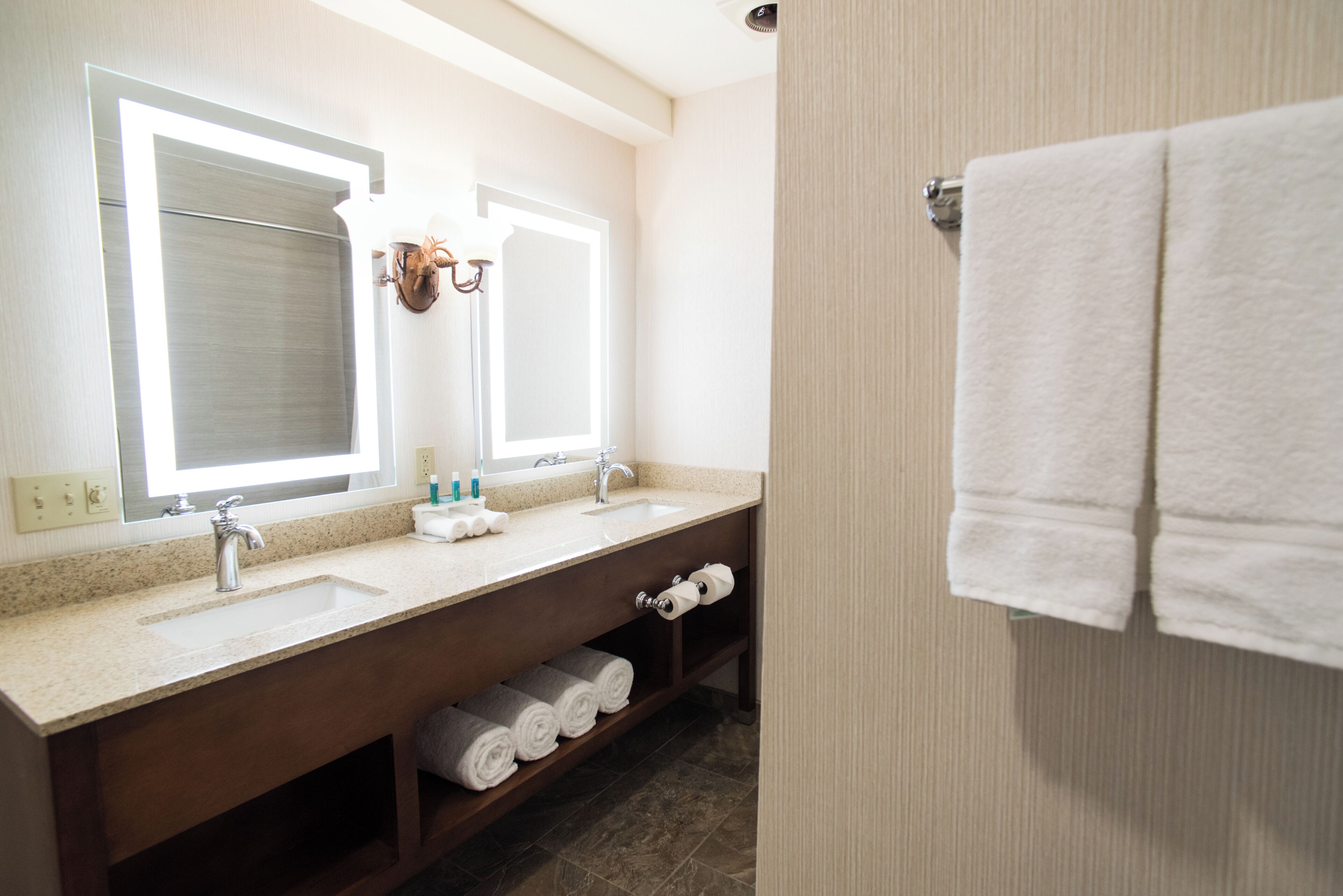 Photo - HiMark Hotel