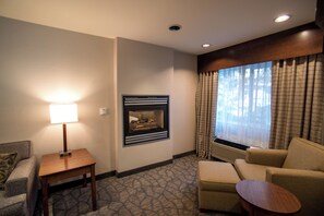 Suite, 1 habitación | Ropa de cama de alta calidad y edredones de plumas